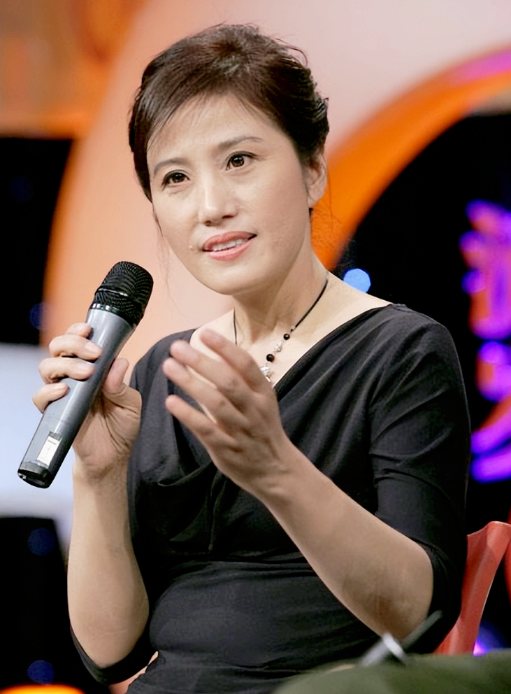 回顾吴玉华:不愿丁克与前夫汪俊离婚,改嫁画家连生两胎,现如何