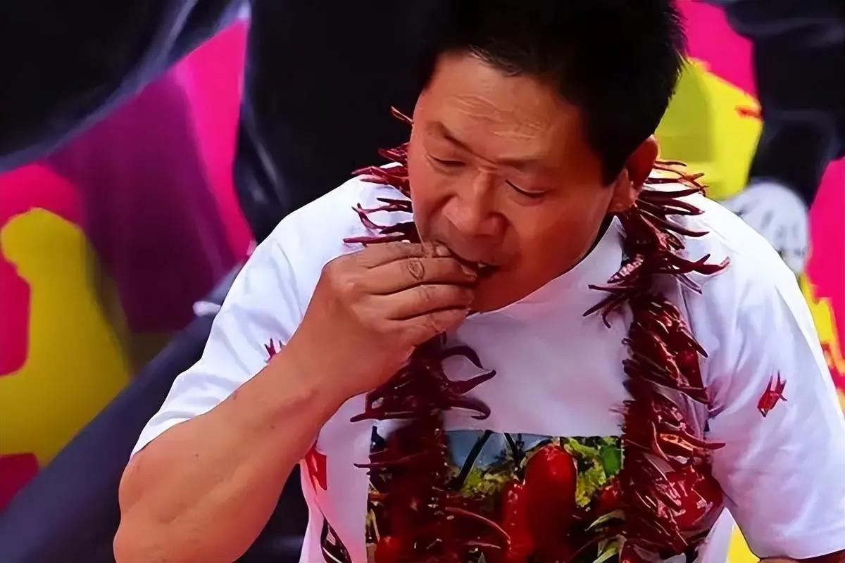 回顾"中国辣王"李永志:5斤辣椒配白酒,38年亦如此