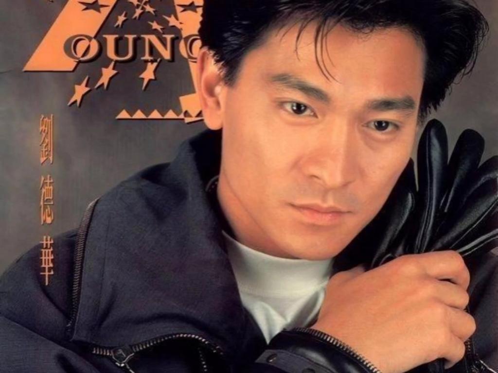 很多人是从《中国人》这首歌的mv中认识刘德华的,那个时候的刘德华一