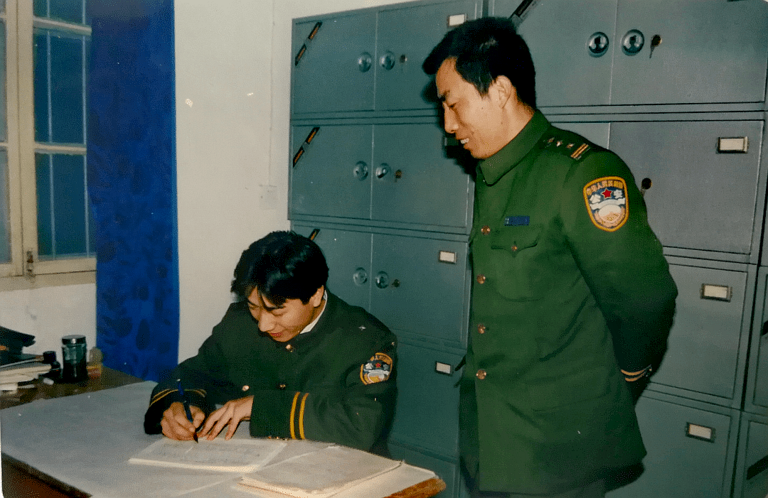 1997年,安徽1玉米地发现女尸,警察巧布局破迷案:抓获另1个女人