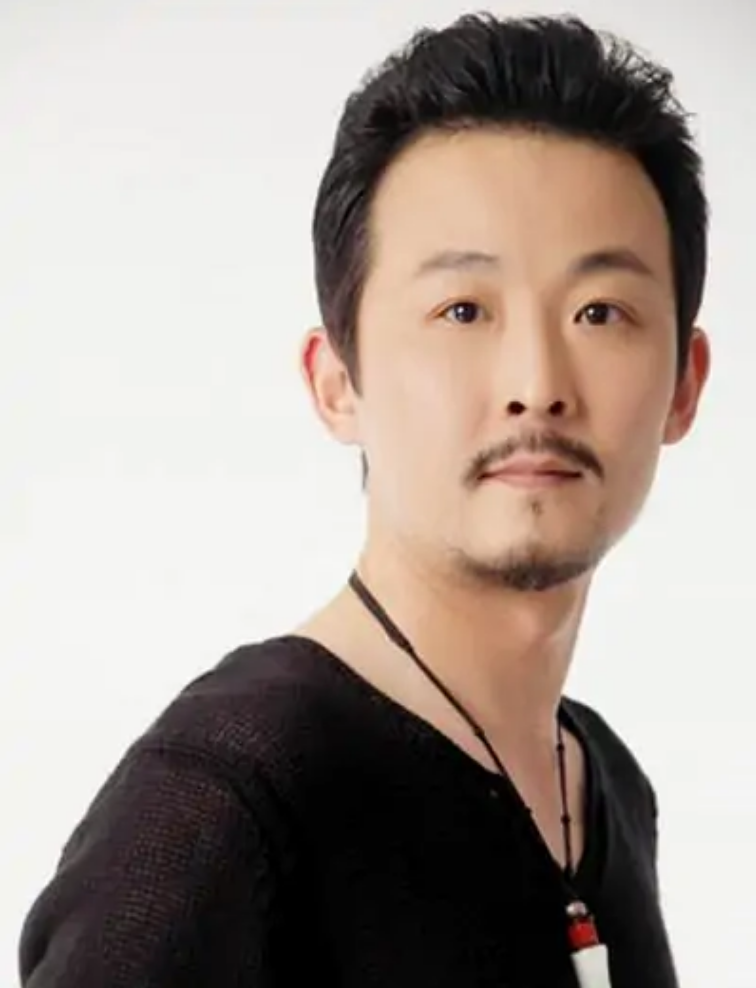 回顾钱波:曾和妻子分居16年,无儿无女,如今将狗狗当成孩子去养