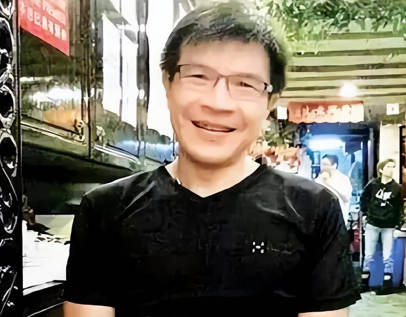 15年,香港教授妻女车祸身亡,车内出现俩瑜伽球,法医尸检后笑了