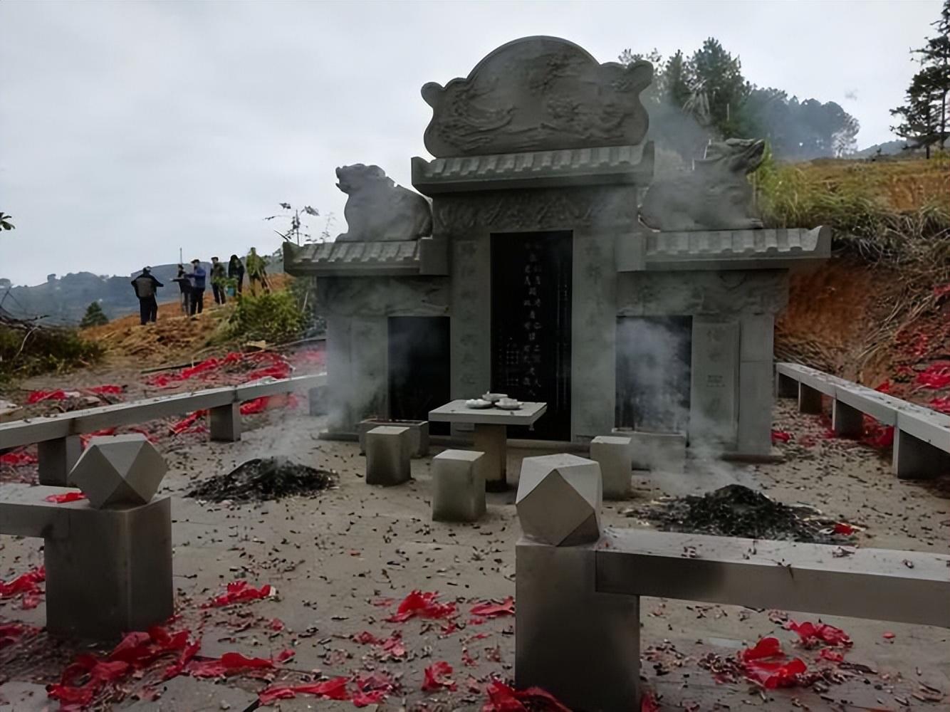 06年陕西男子偷挖自家祖坟挖出文物,被判死刑,男子:这也犯法?