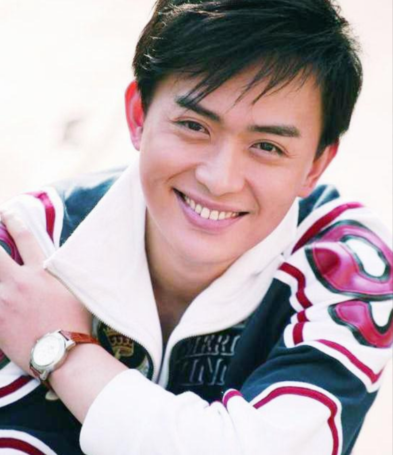 回顾黄海冰妻子甄锡:嫁大12岁丈夫,5年生一双儿女,越活越美丽