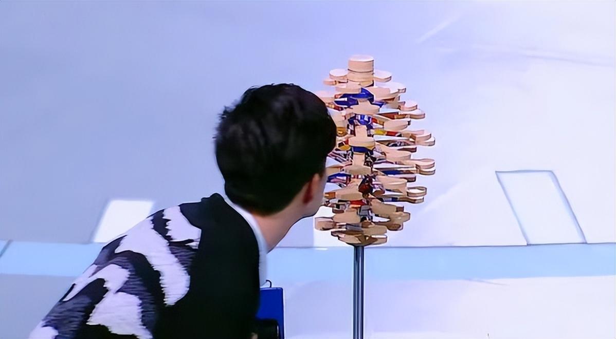 火遍全网的雪地裸奔小男孩何宜德.