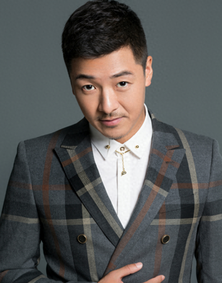 回顾演员齐奎:凭闯关东爆红,娶美女同桌为妻,一家四口其乐融融