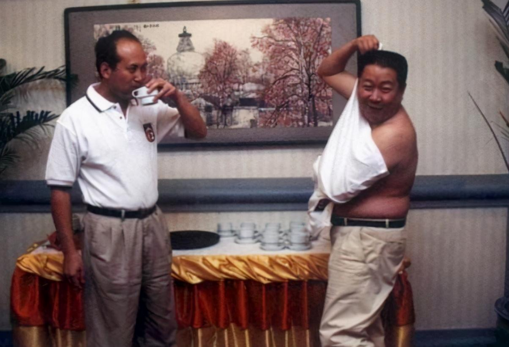 回顾牛振华:从炊事员到登上春晚舞台,48岁遗憾离世,太可惜了