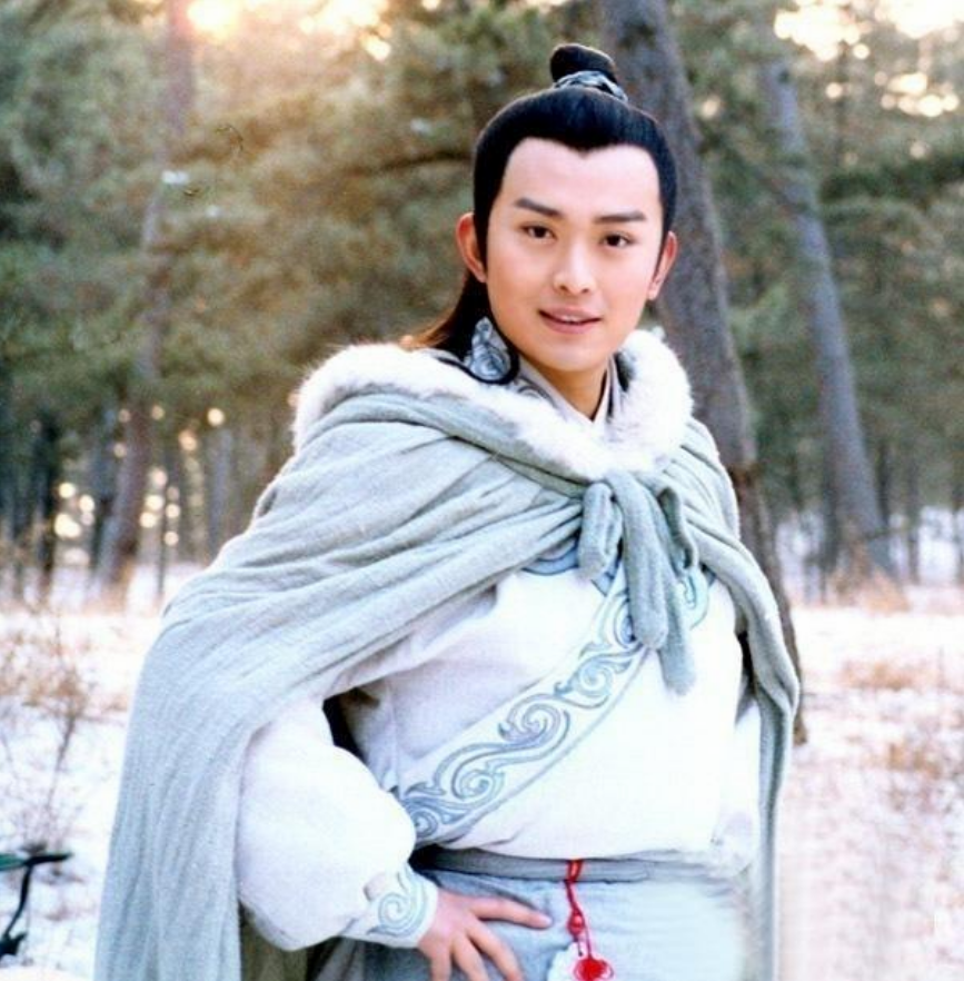 回顾黄海冰妻子甄锡:嫁大12岁丈夫,5年生一双儿女,越活越美丽