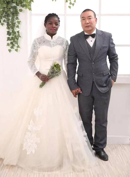 回顾:非洲女孩远嫁河南48岁农民,生俩混血儿,称:我每天都在享福