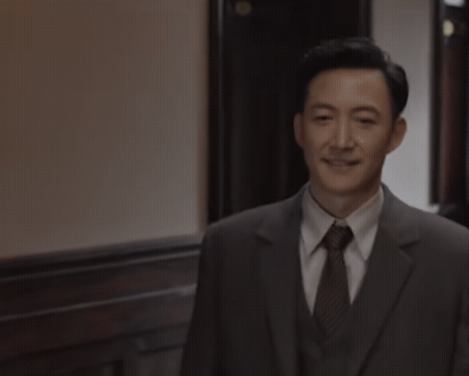 "尖嘴猴腮"别硬演富豪角色,6位男星,站那就是"人间富贵竹"