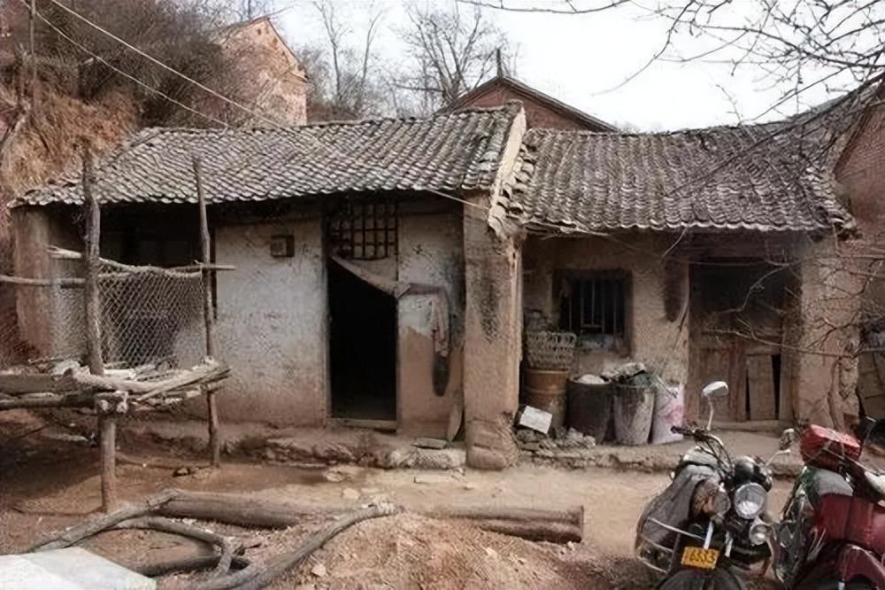 1990年,重庆光棍捡到女弃婴,相依为命多年,她如何报恩?