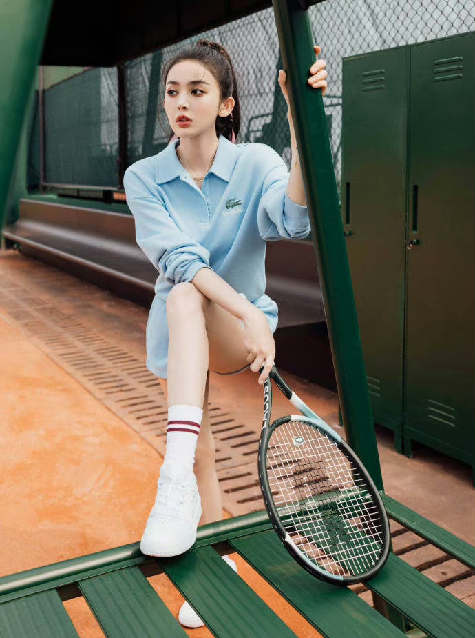 古力娜扎,运动休闲装,来打个球哇!