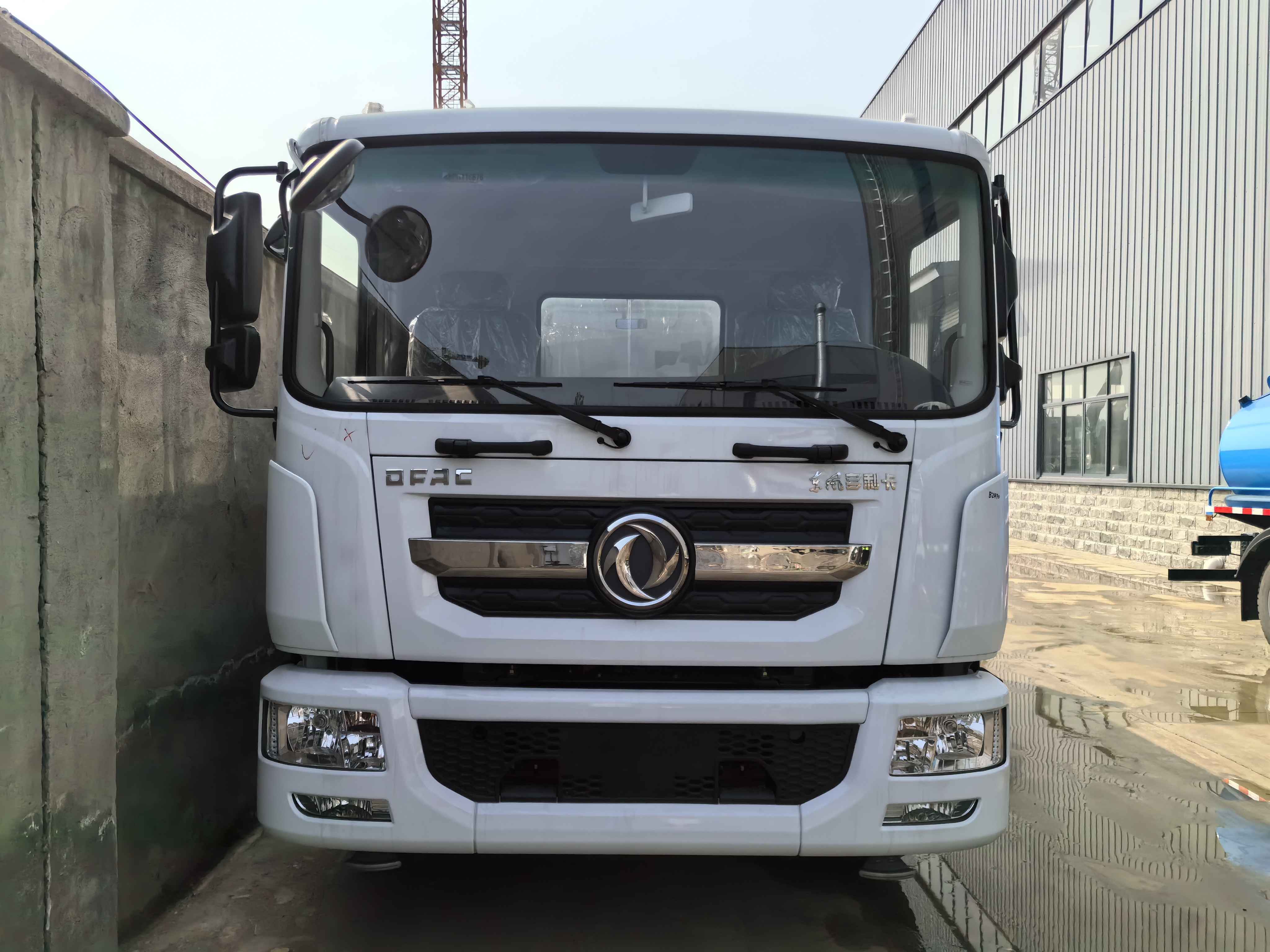 12方国六东风多利卡d9(全新车)玉柴165马力,法士特八挡箱,特价