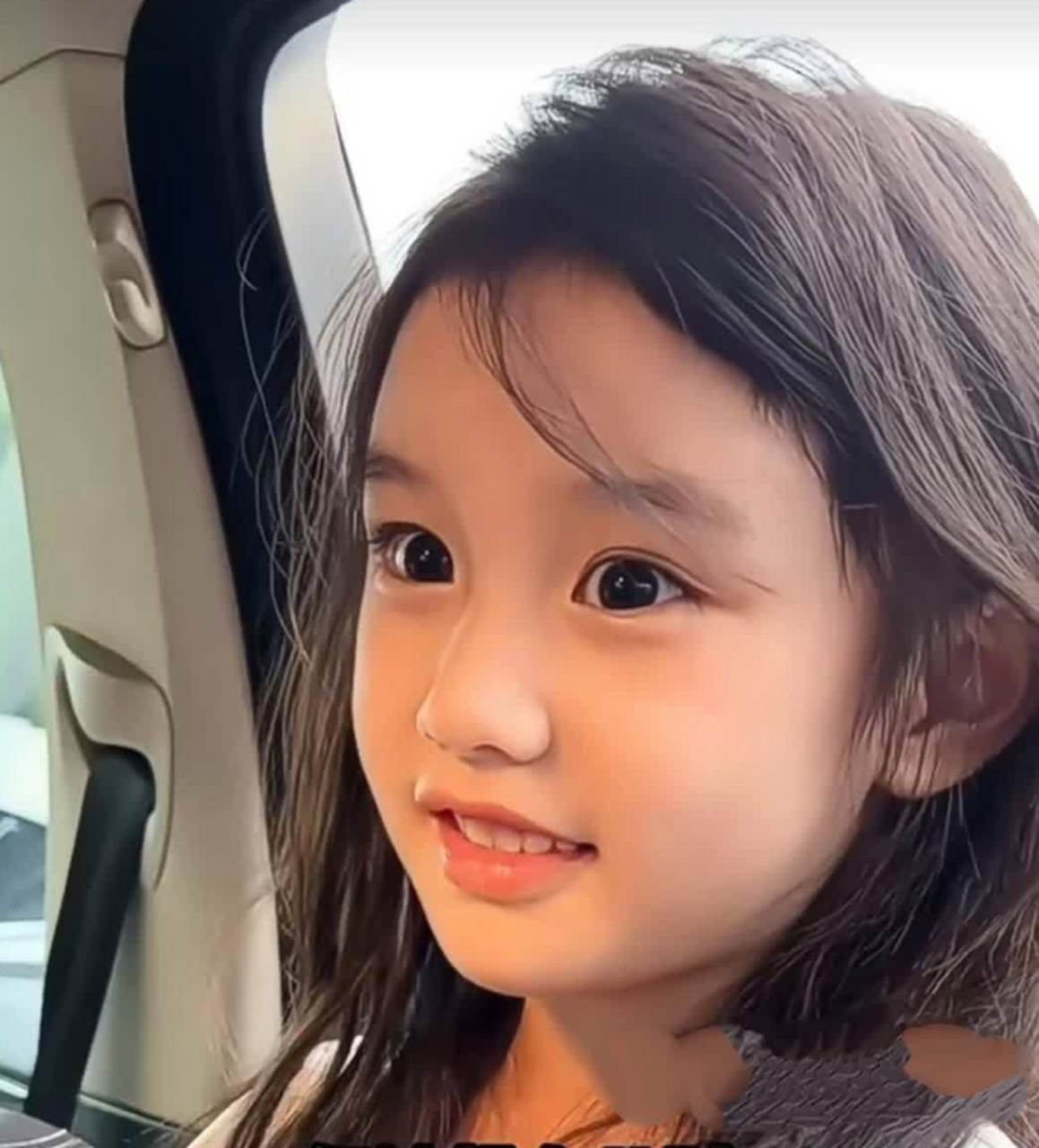 杨幂的女儿小糯米真是个美人胚子啊!