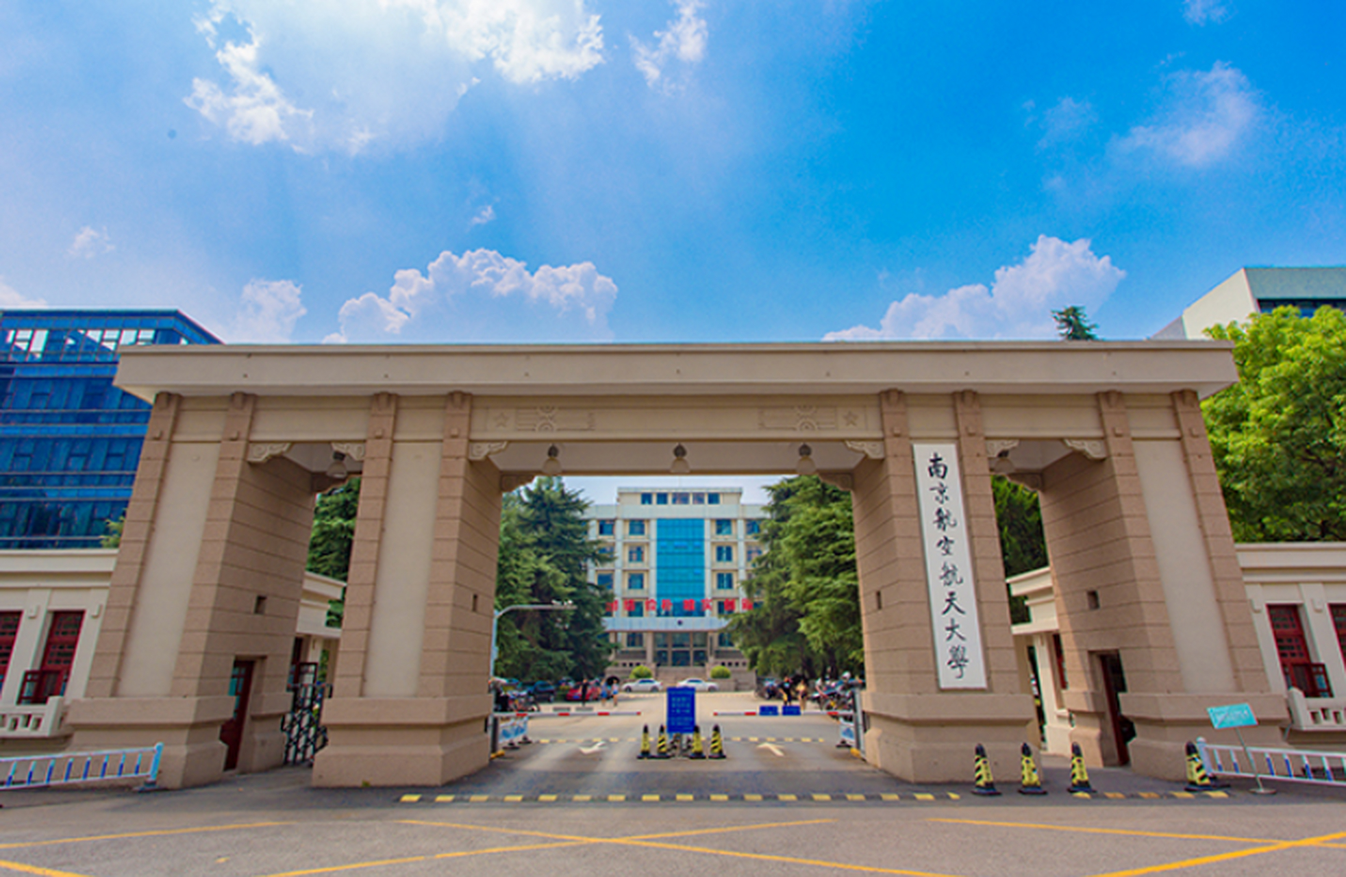 南京空军航空大学图片