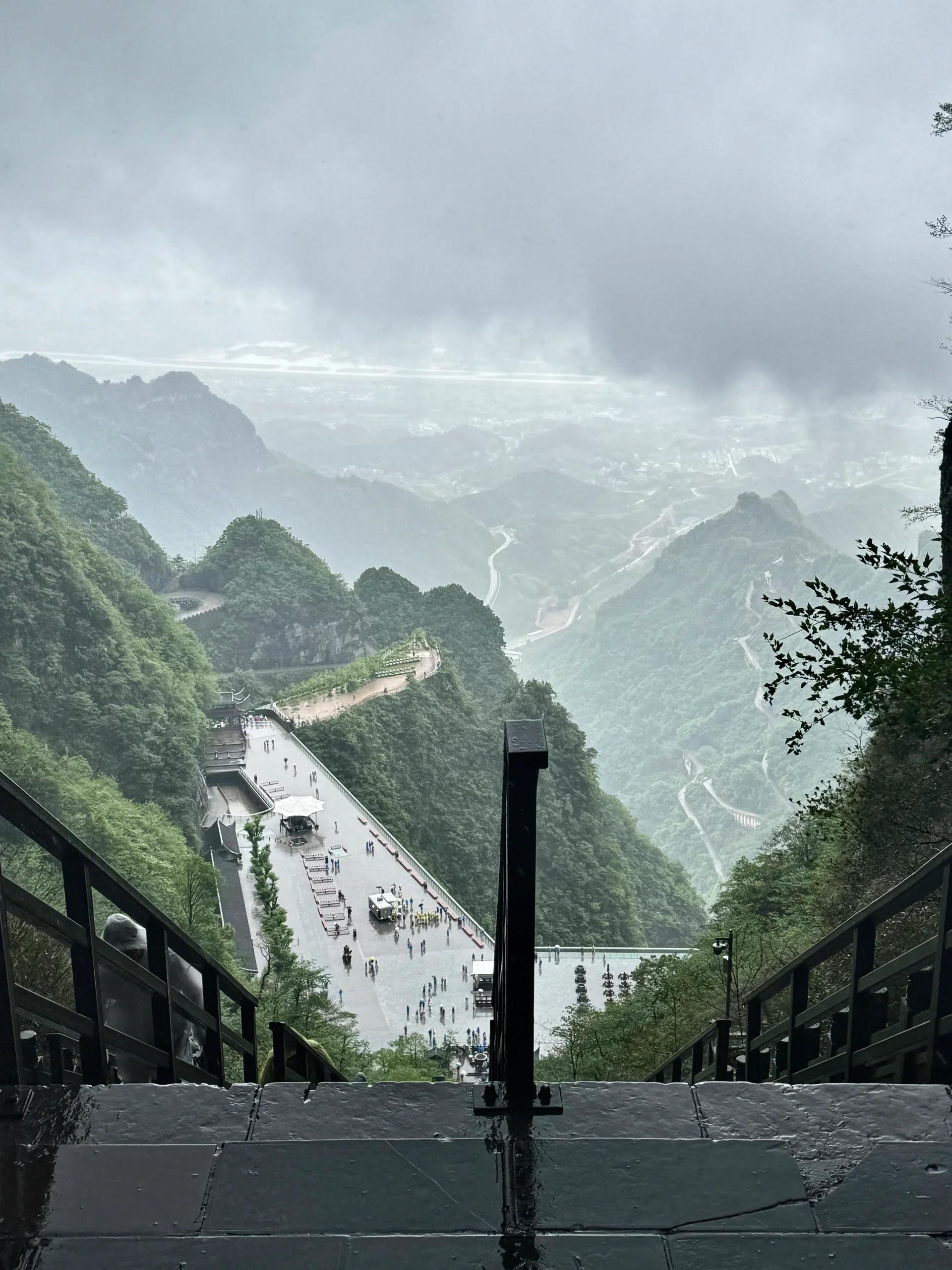 张家界天门山旅游攻略  从张家界西高铁站下车后