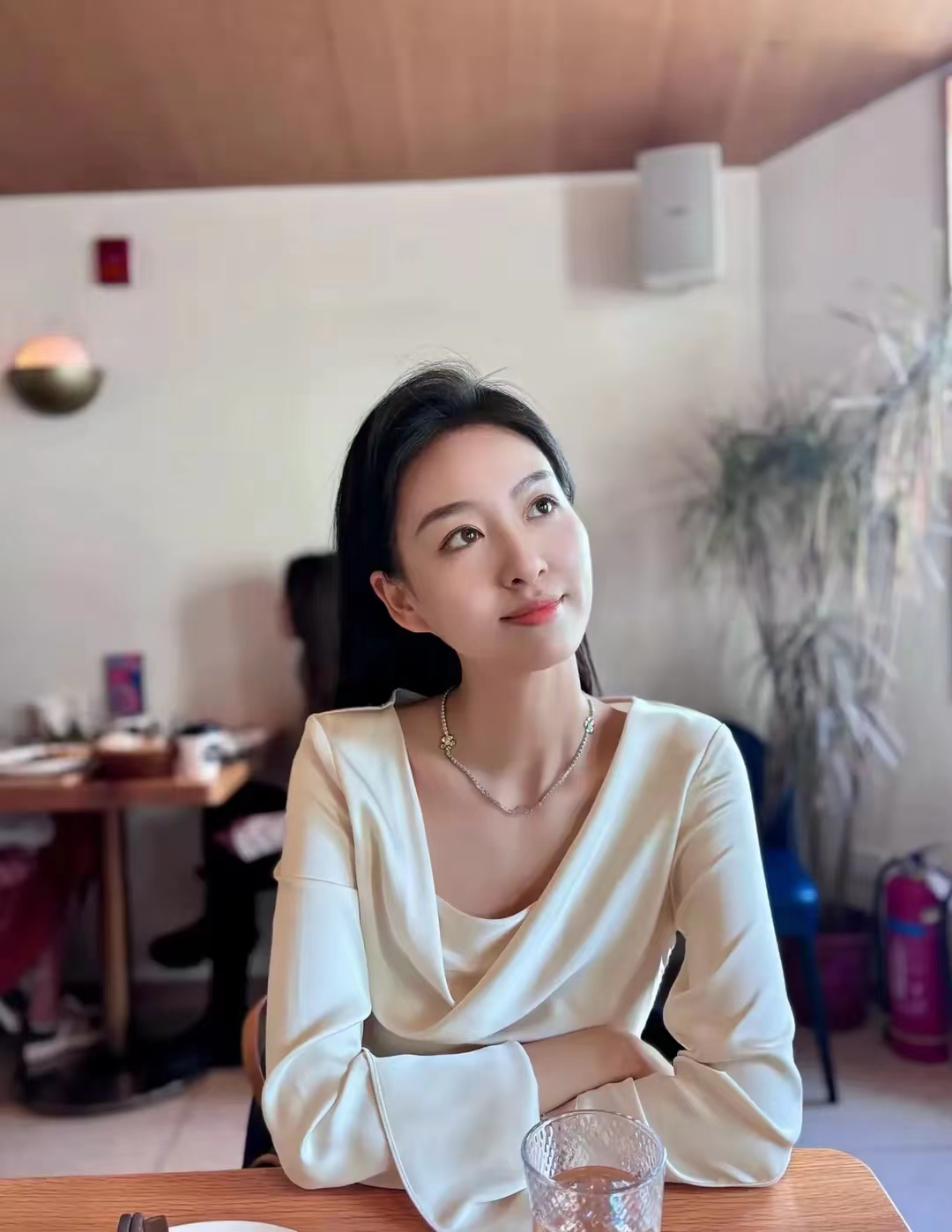 瞿书春个人简介俞锦晶个人资料简介湖州公园旺夫美女领导郭有春卞春子