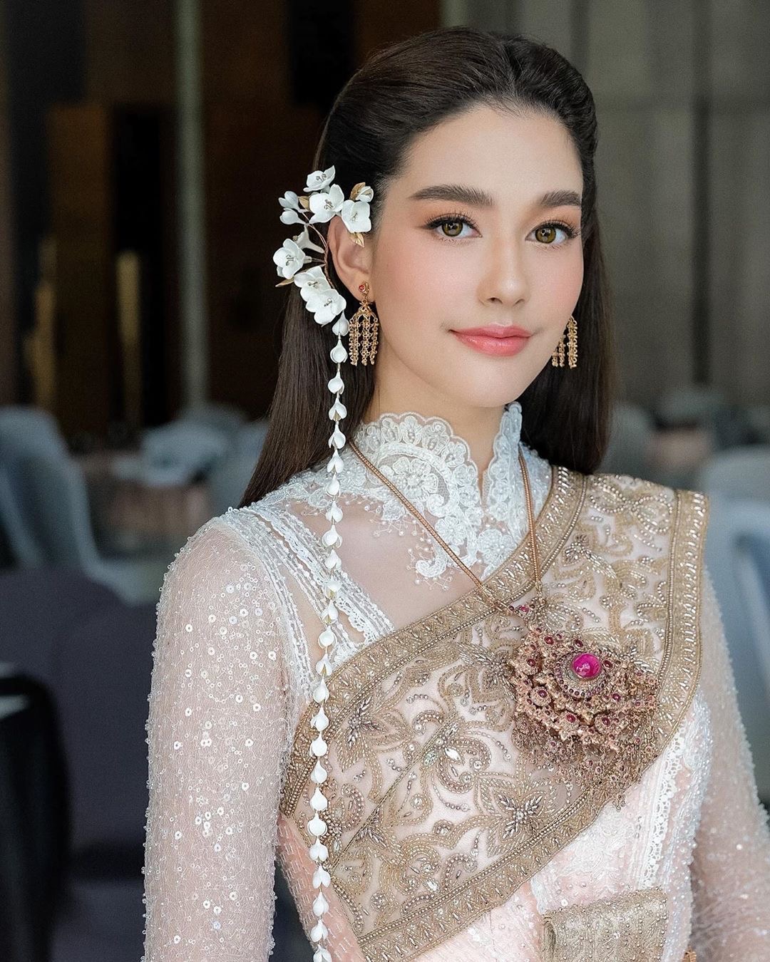   是的你没听错在泰国流行一种租妻服务可以按月租也可以按天租