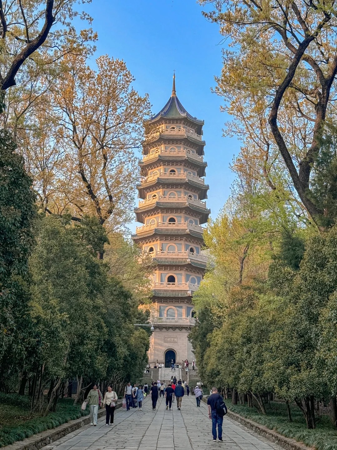 南京五一漫游指南 五一我探访了南京的灵泉寺这座古老的寺院建于