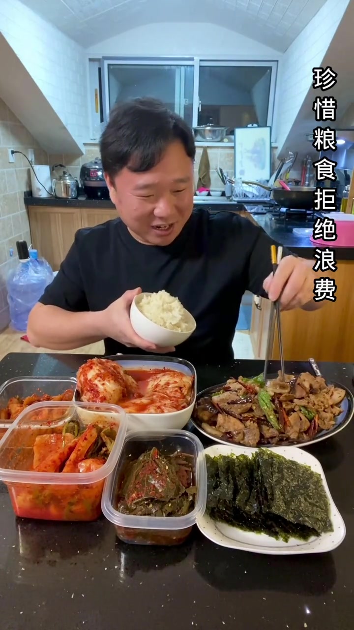 老铁们呐,又到饭点了,你们都饭吃了么