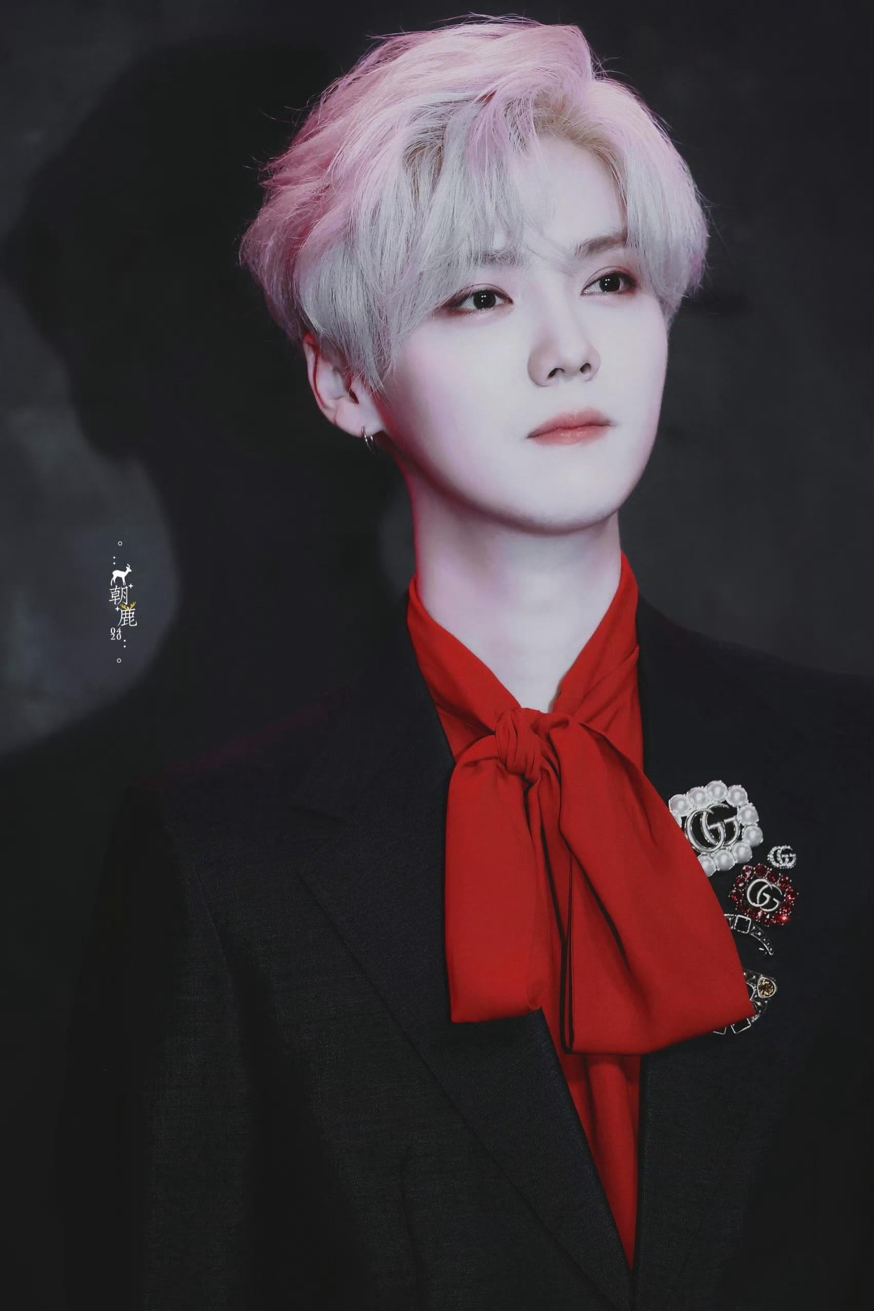 鹿晗剪短了头发,终于不再是青岛大姨了,还是短发看起来精神利索 粉丝