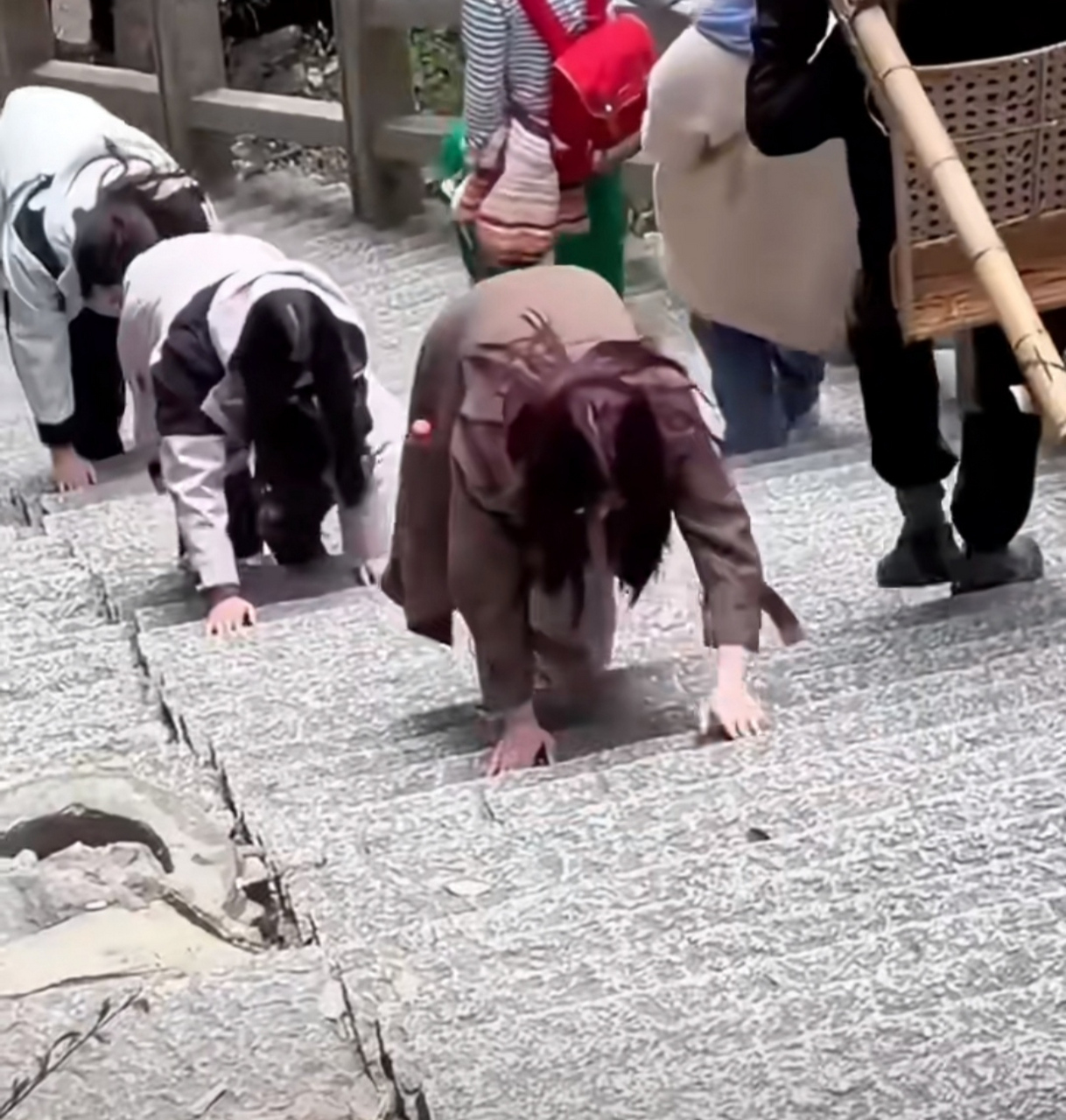 全靠来都来了这句话吊着一口气!下山时脚都是抖的!