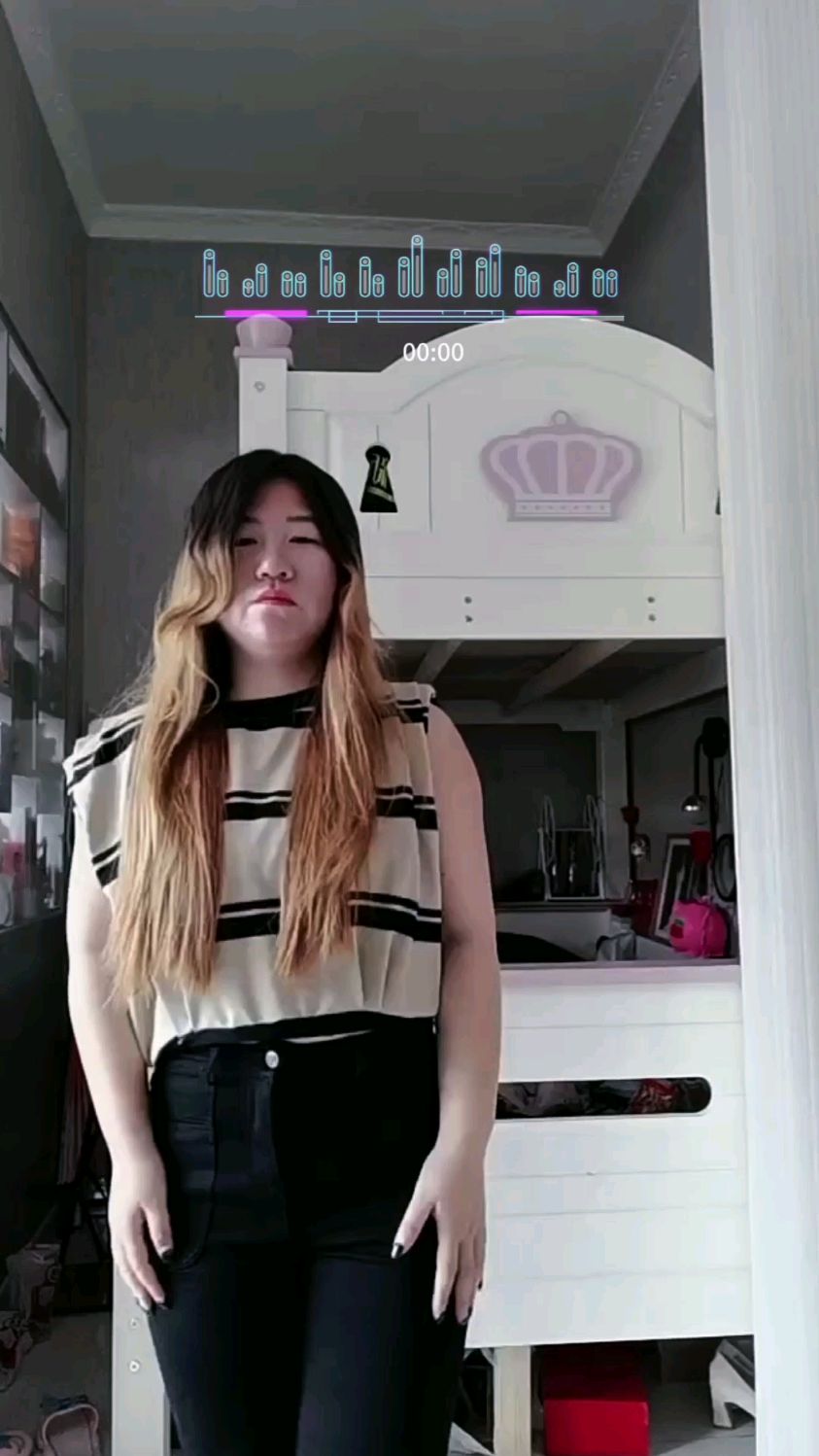 贺欢欢平面模特杂志照片舞蹈灯光秀-度小视