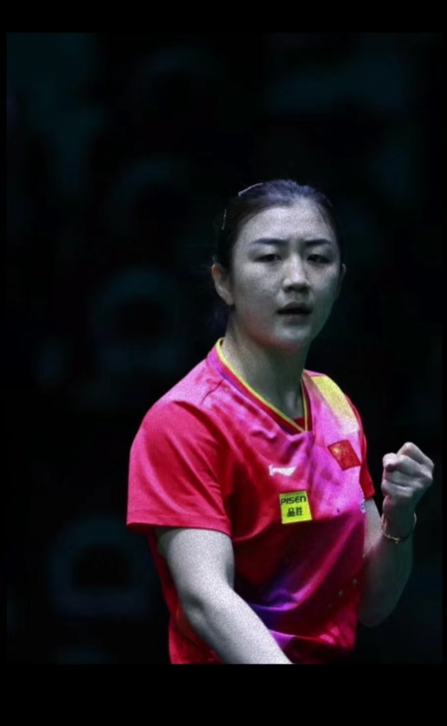 陈梦是中国女子乒乓球运动员,出生于1994年,曾获多个世界比赛冠军