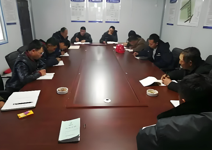 1,监理例会由监理单位主持,旨在协调施工过程中的各种问题.