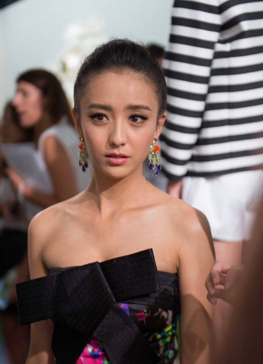 丫丫佟丽娅早期的照片.