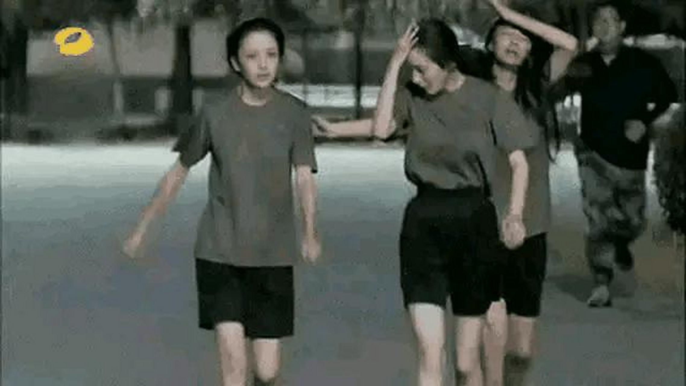 杨幂跑步姿势都美!