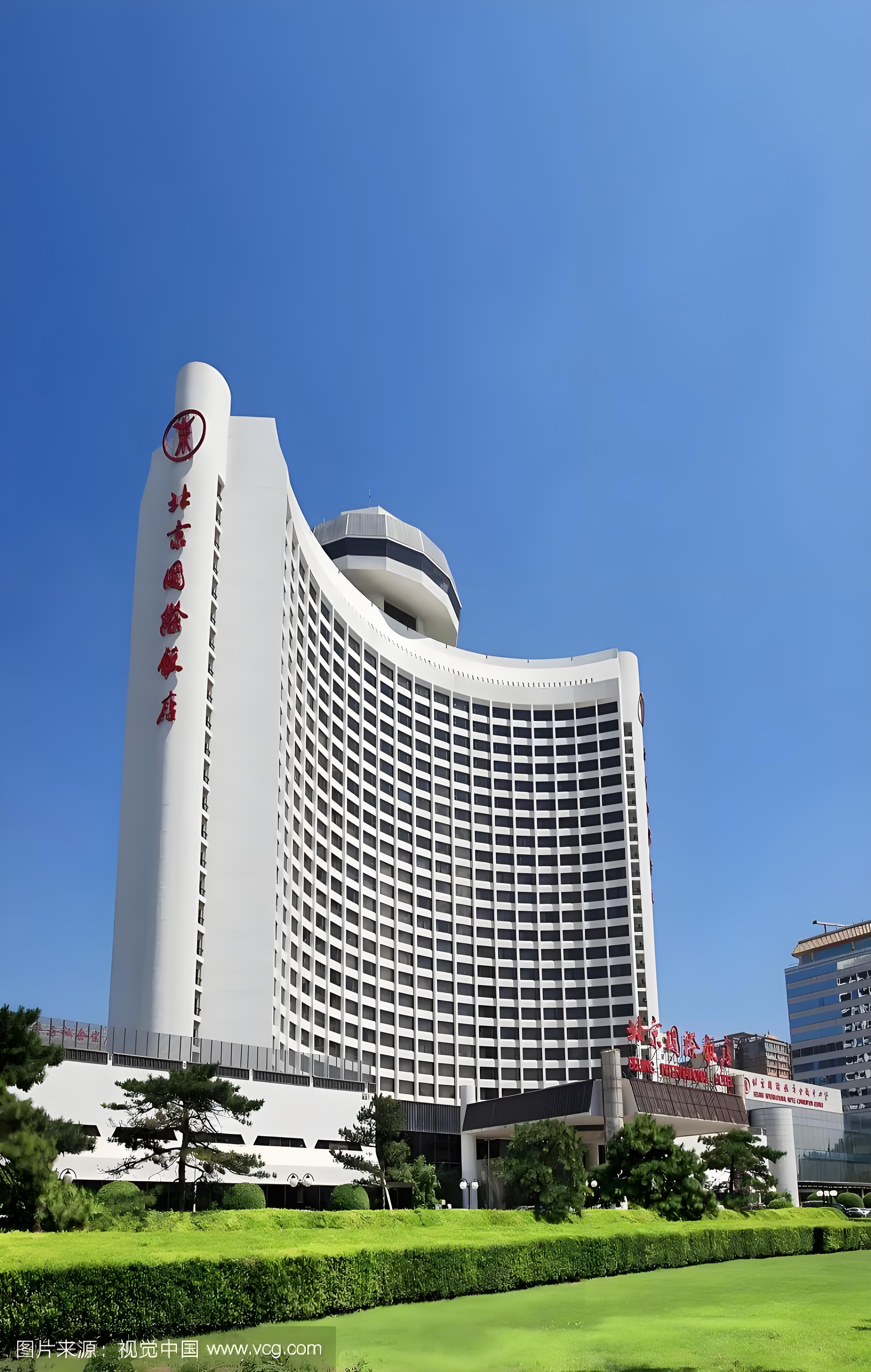 在80年代北京开业的高档酒店里有这样一座气派的酒店,以地标性的建筑