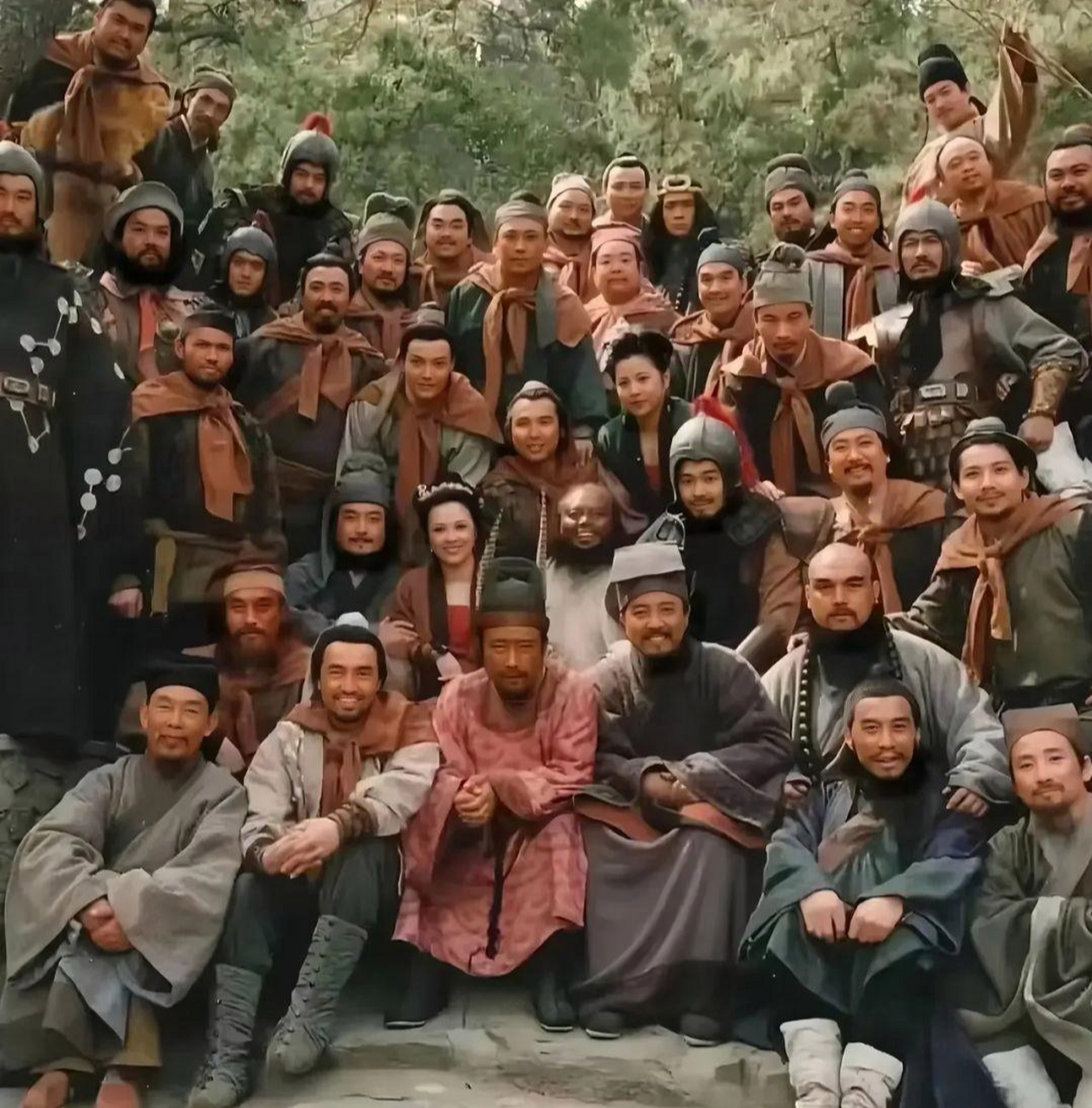 水许传108将只有武松跟鲁智深能称得上好汉,宋江跟林冲等人压根就不够