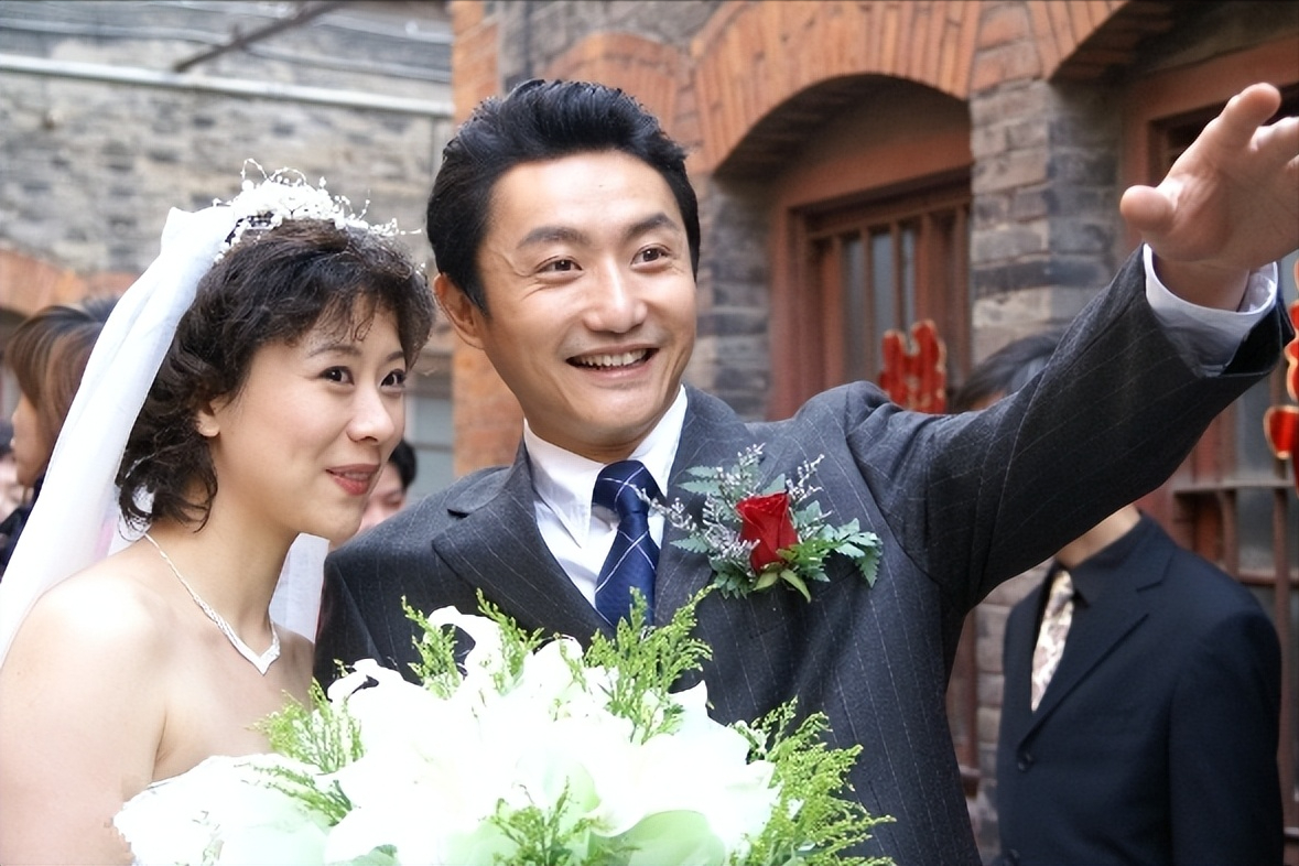 回顾海清:25岁嫁海归高中同学,紧抱黄磊大腿,她才是人间清醒