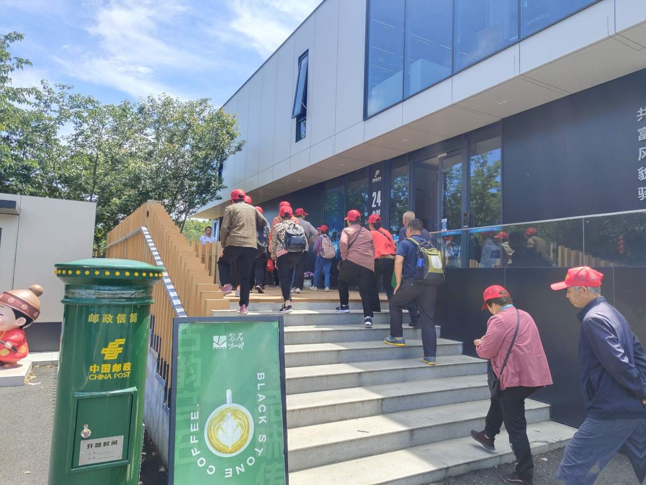 5月14日,走进位于尖山镇乌石村的"磐安心意·乌石驿站",虽是工作日,但