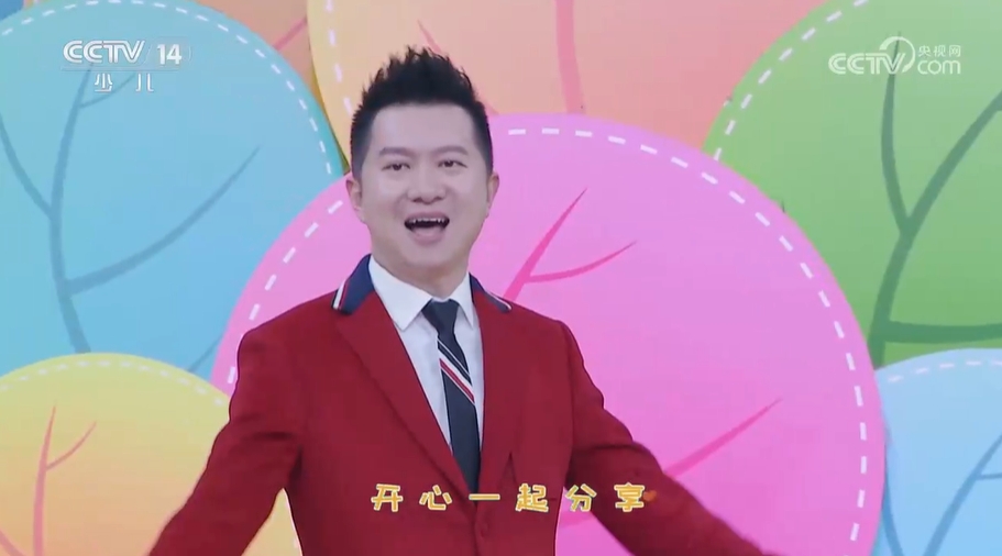 绿泡泡:开启首场直播带货,系2024年度"首个离职央视的主持人"