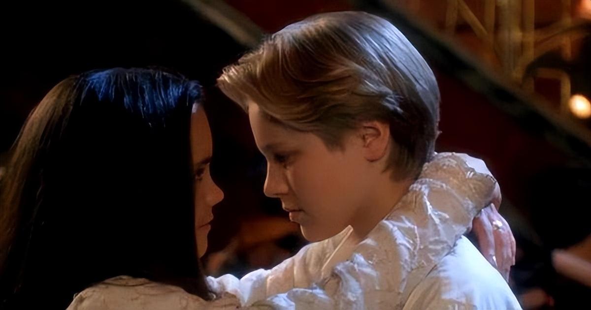 喜剧奇幻电影《鬼马小精灵》:儿童喜剧经典,夺人心魂的冒险之旅