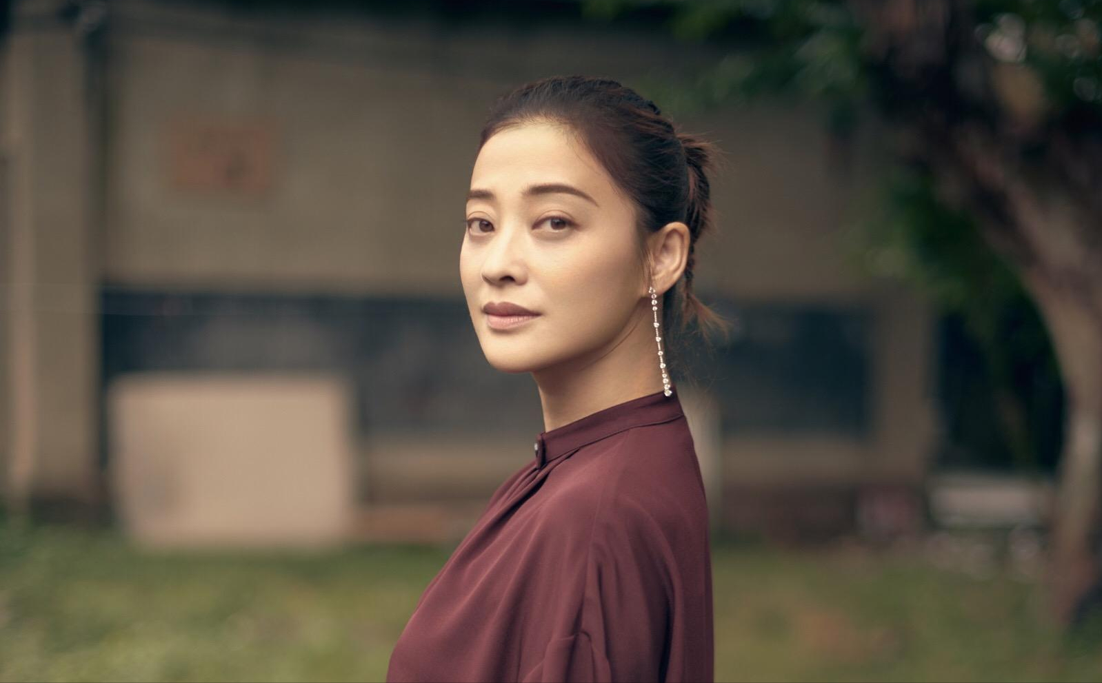 回顾梅婷:拒绝名导演,为前夫花400万,二婚嫁摄影师幸福圆满