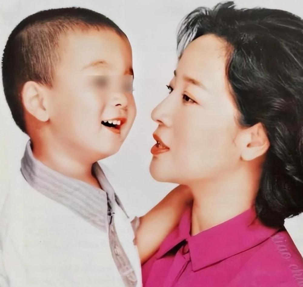 回顾陈小艺:结婚二十多年,多次出轨小鲜肉,丈夫坐轮椅也不离婚