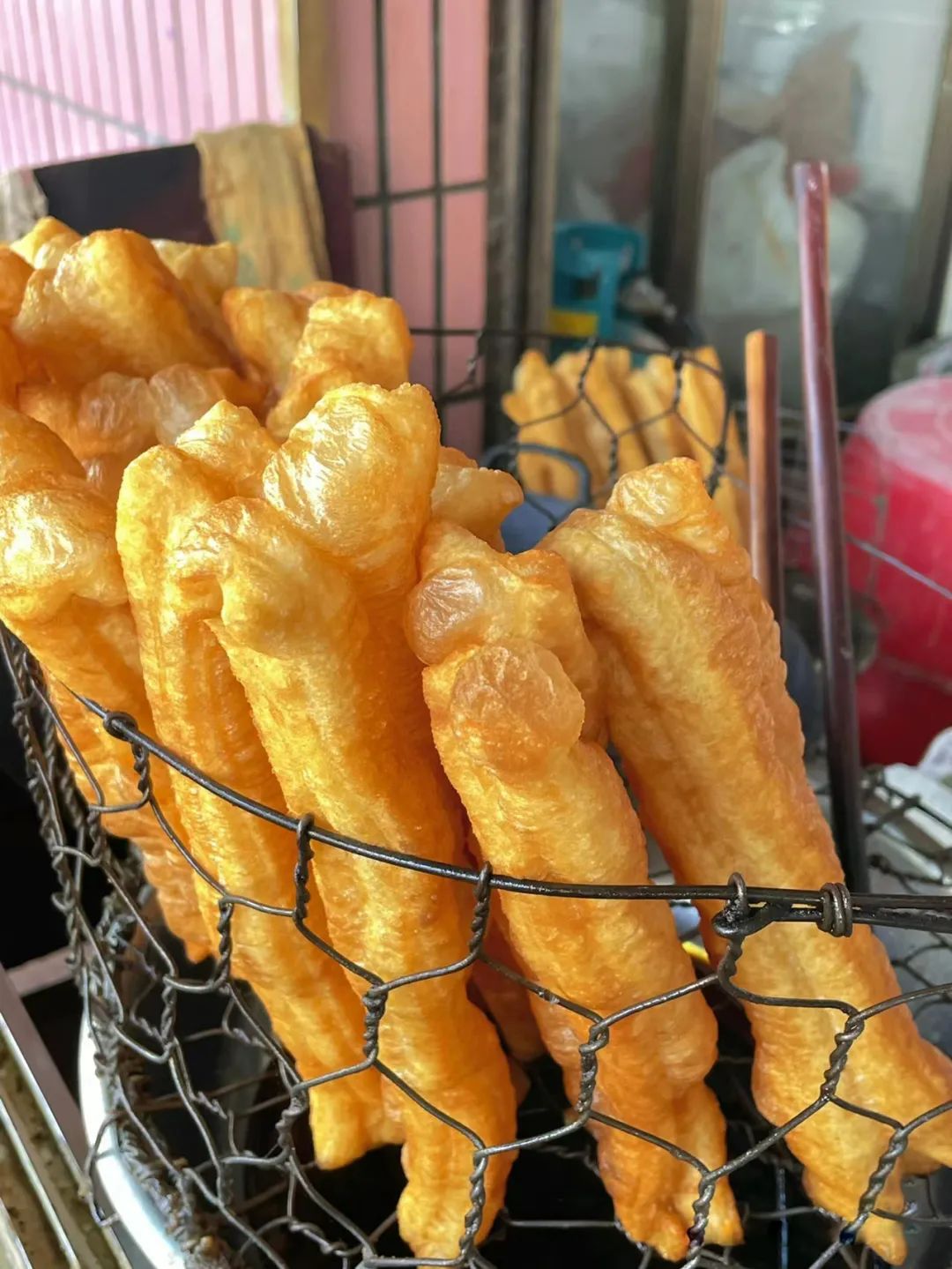 瞒不住了!交出韶关这几家老牌现炸油条小店,晚去一点就抢光了!