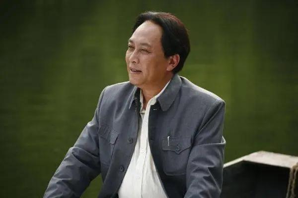 回顾唐国强:国内淘金,妻儿在国外花,为"残疾"儿子的婚恋担心