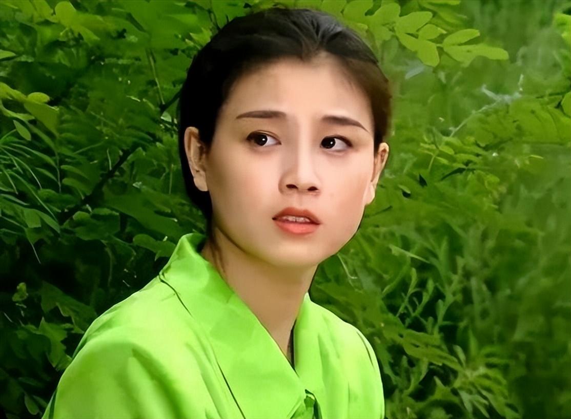 回顾赵明明:刚出产房就被离婚,单亲妈妈23年,风光背后有眼泪