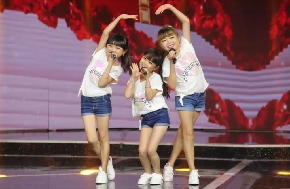 回顾:成都"最美袖珍女"结婚,32岁长得像10岁,婚后生活过得精彩