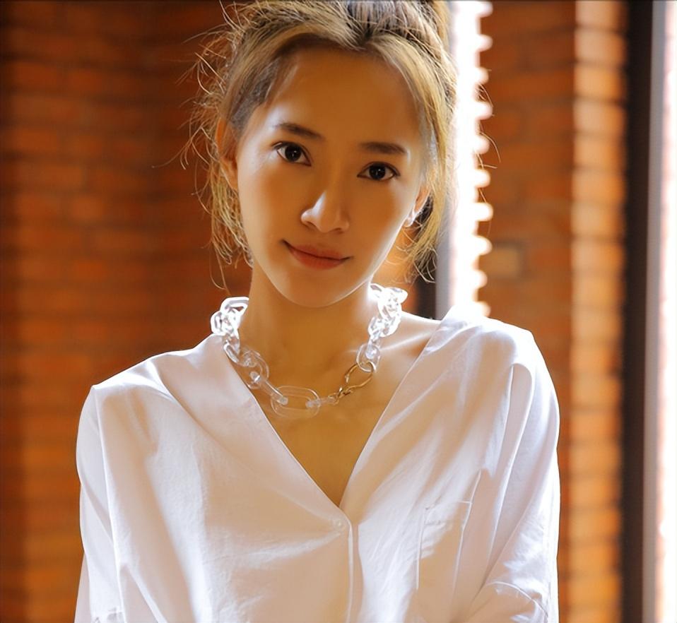 回顾秦子越:嫁给离异的聂远,活得比朱丹还卑微,如今怎么样了?