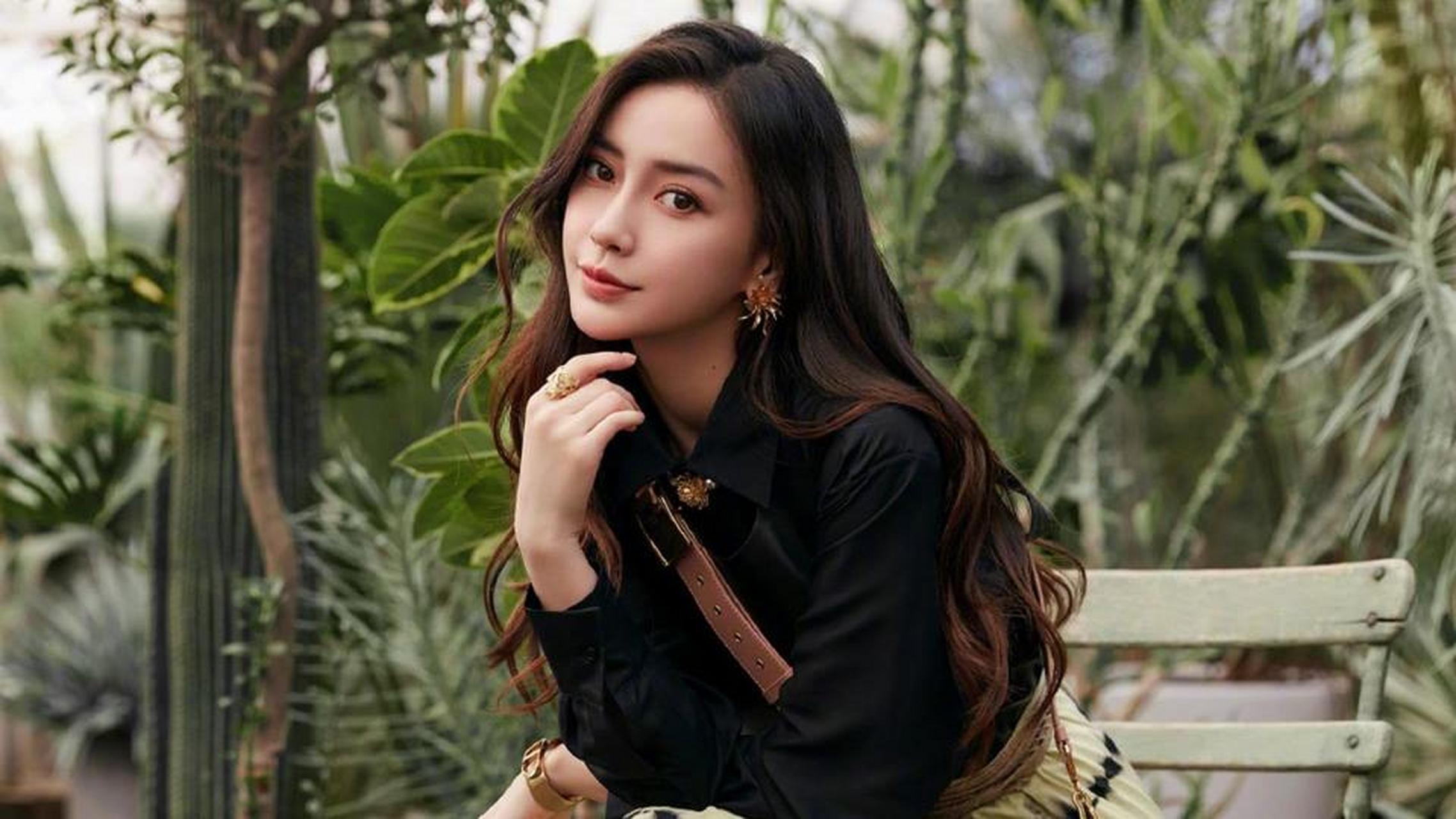 黄晓明和杨颖婚变后,黄晓明影响力减弱,杨颖陷入困境.