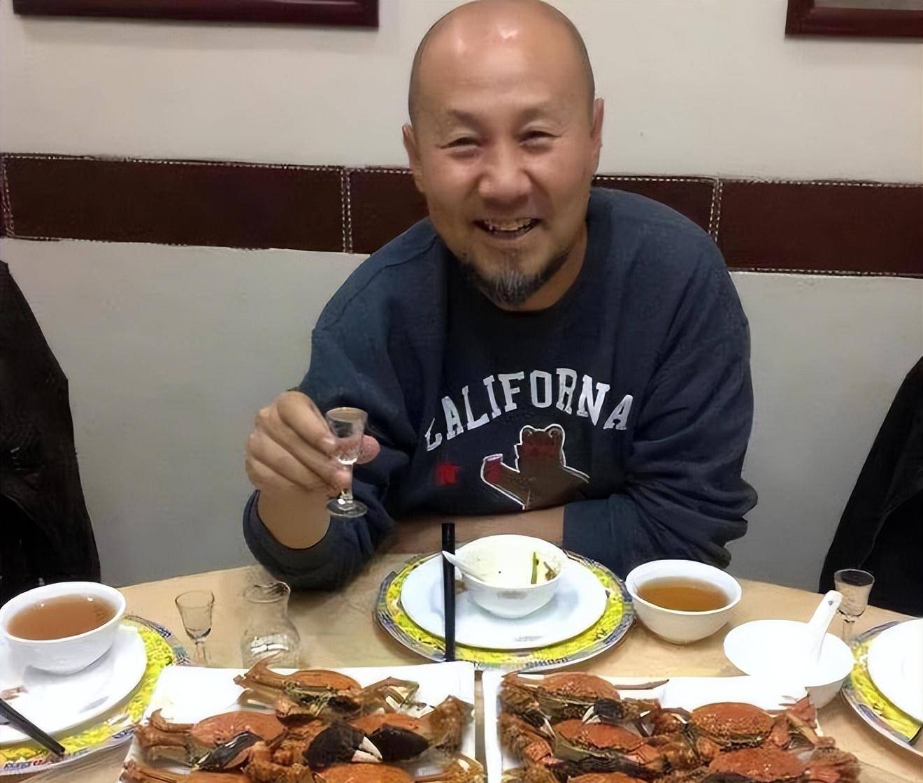 回顾腾格尔:喝酒喝到家财散尽,妻离女逝,如今的他过得怎么样?