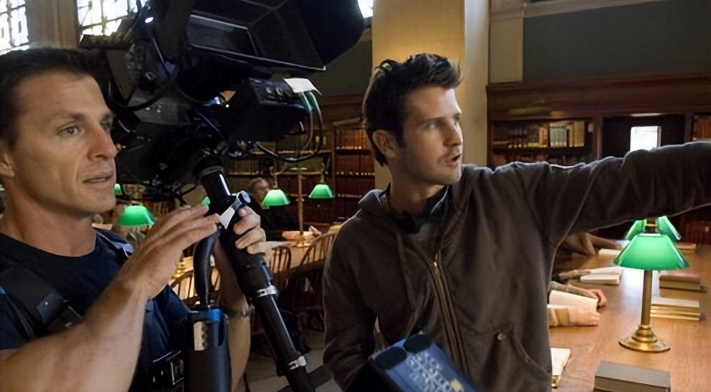 在进入电影行业之前,凯利曾在南加州大学学习电影制作,并开始制作一些