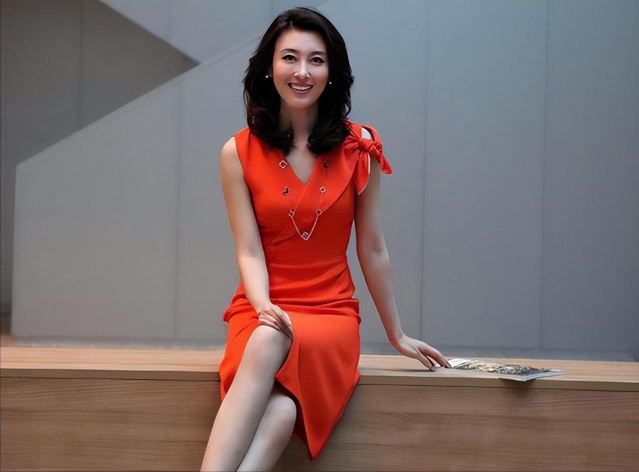 回顾李红:14岁辍学,18岁逃婚,从农村妹到央视一姐,背后有辛酸