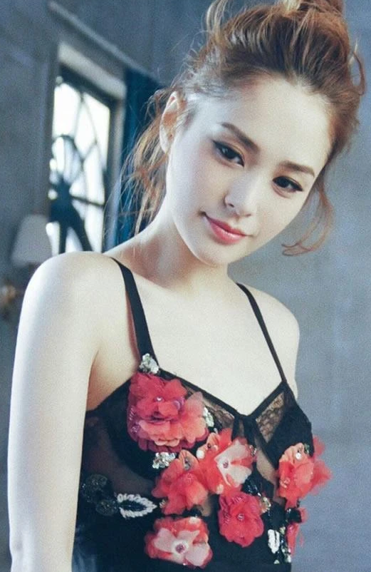 阿娇长相美看呆钟汉良,男友愿花1亿为她赎身,她的魅力有多大