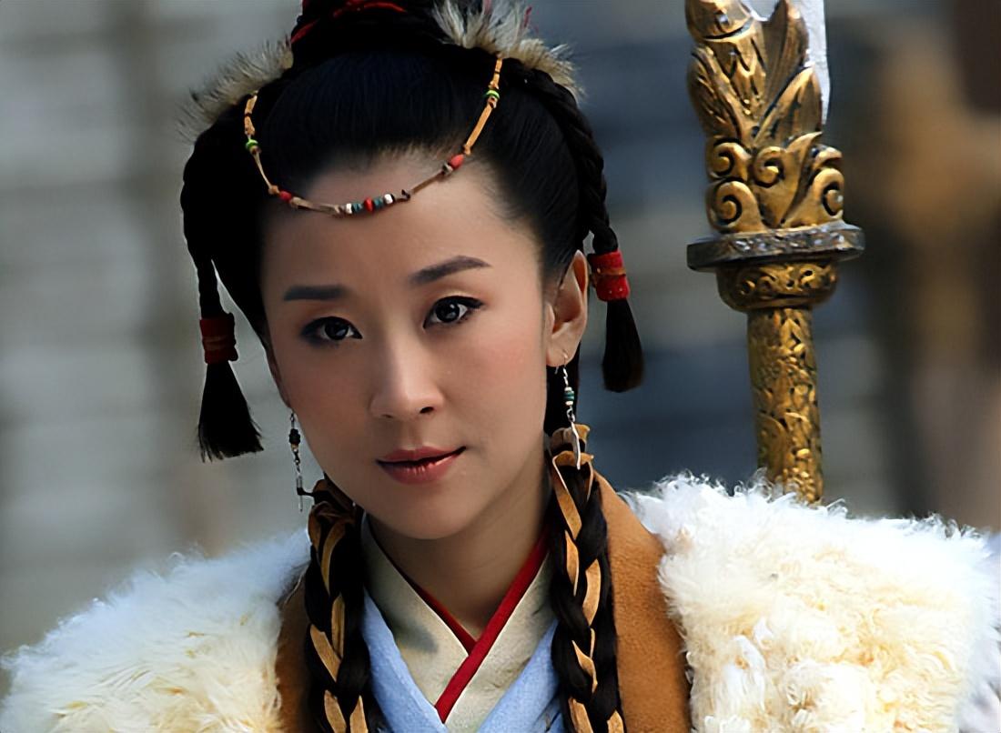 回顾苗圃:嫁大19岁富商陈义红,婚后生一男一女,如今幸福美满